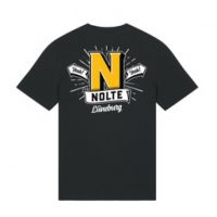 Symbolbild für das 2025er Nolte-Shirts. Es ist die Rückseite eines schwarzen Shirts mit dem aktuellen Logo - dem Nolte-N - zu sehen. Vollflächiger Druck mit den Farben Schwarz, Weiß und Gelb.
